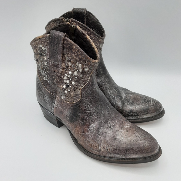 Frye Deborah Studded Metallic Leather Ankle Short Boots. - Picture 5 of 16